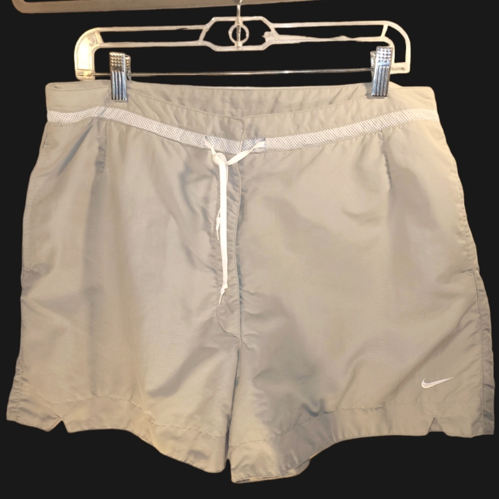 Nike Khaki Exercise Shorts Large Pockets Excellent 🤎